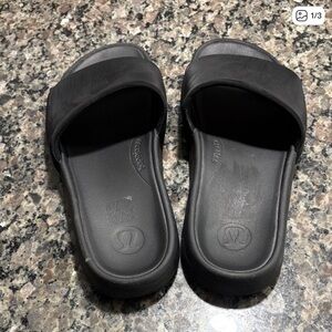 Lululemon slides